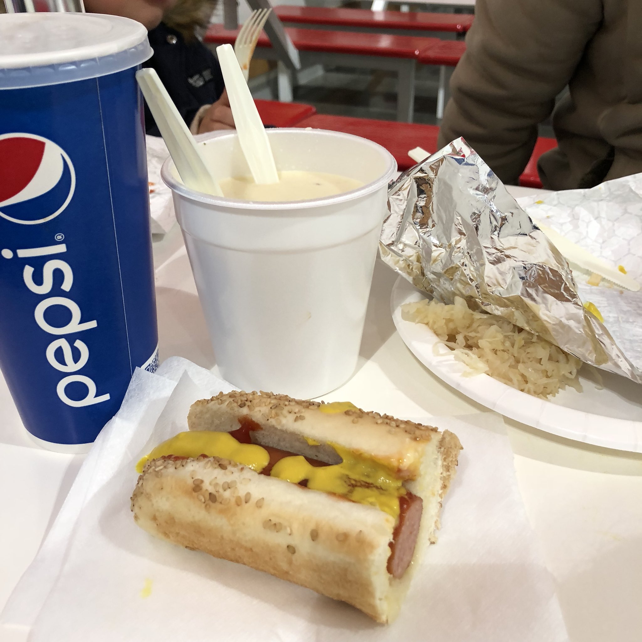 オオタニヨシミ Twitter પર 18 02 04 レコーディングダイエット 総摂取カロリー1697kcal 午前中はカップ麺とお菓子 コストコで試食でワンピース分チーズケーキ貰って フードコートでクラムチャウダーやホットドッグをいただきました 深夜に 買い出した食材で