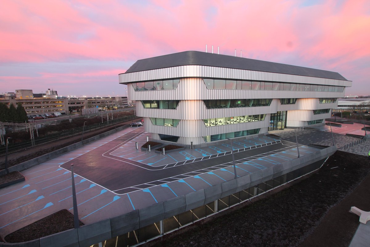 Tilbury_douglas's tweet photo. Today @IRVconstruction is settling into its new home #ingenuity house. Not only is it fabulous place to work, it also demonstrates Interserve's capabilities. Find out more about #ingenuity house here: https://t.co/bgcrsD4i6d https://t.co/NFpZtlBctJ