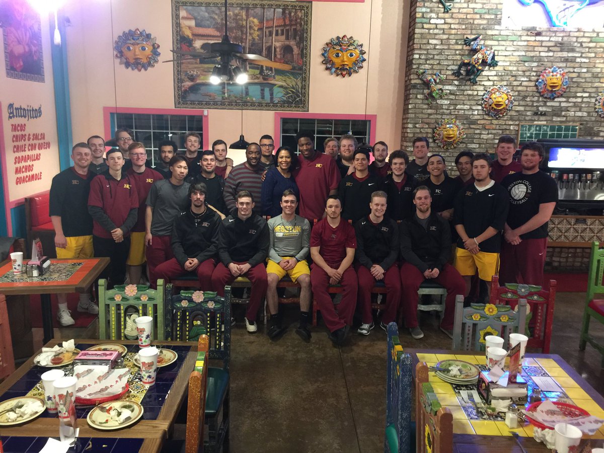 CoachHowell33's tweet photo. HUGE thanks to the families who pitched in this weekend to help feed our guys! What I blessing to be apart of something like this! #LarksBaseball https://t.co/241Ntg4eFh
