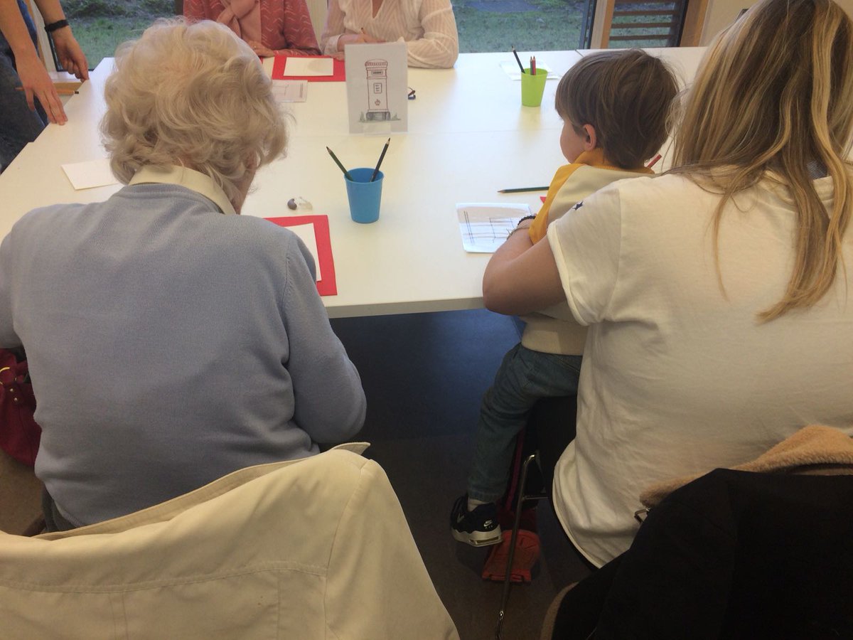 DementiaATrust's tweet image. The wonderful Marjory (95) with her granddaughter &amp;amp; great grandson enjoying the art lesson at Eastwood Health Centre @EastRenCouncil #intergenerational #learningindementia #structuredart @alzscot @scottishcare @agescotland @DrDMacaskill @LuminateScot @Arts4Dementia