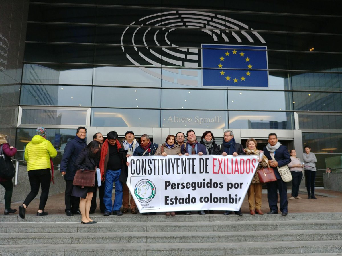 Constituyenteex's tweet photo. #Colombia en el Parlamento Europeo #SomosUnaNacionEnElExilio #AsesinatosSistemáticos @elpce  @Radio_Dignidad @Solid_Colombia  @paradigma_media @PrensaRural @apa_prensa @ElPayanes @tito3599 @cpdhnorte @PrensaRural @Contagioradio1 https://t.co/mRdFyVjXH7