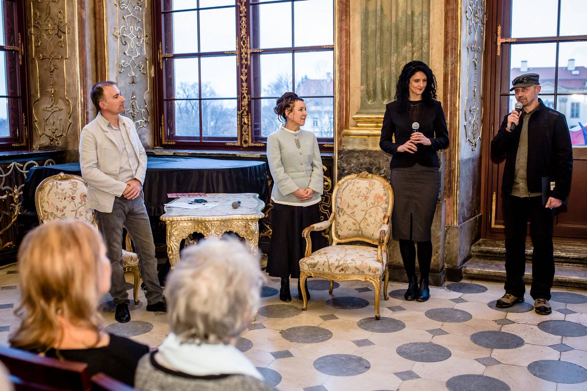 Zamek_Ksiaz's tweet photo. #OlgaTokarczuk was a guest at II Wałbrzych Weekend of Photography in #KsiążCastle. She's a writer and essayist, honoured with the 2008 Nike Literary Award, and one of #Wałbrzych's Ambassadors.
  #zamekksiąż #książ #weekendfotografii @AZabska https://t.co/WgXXqfibY4