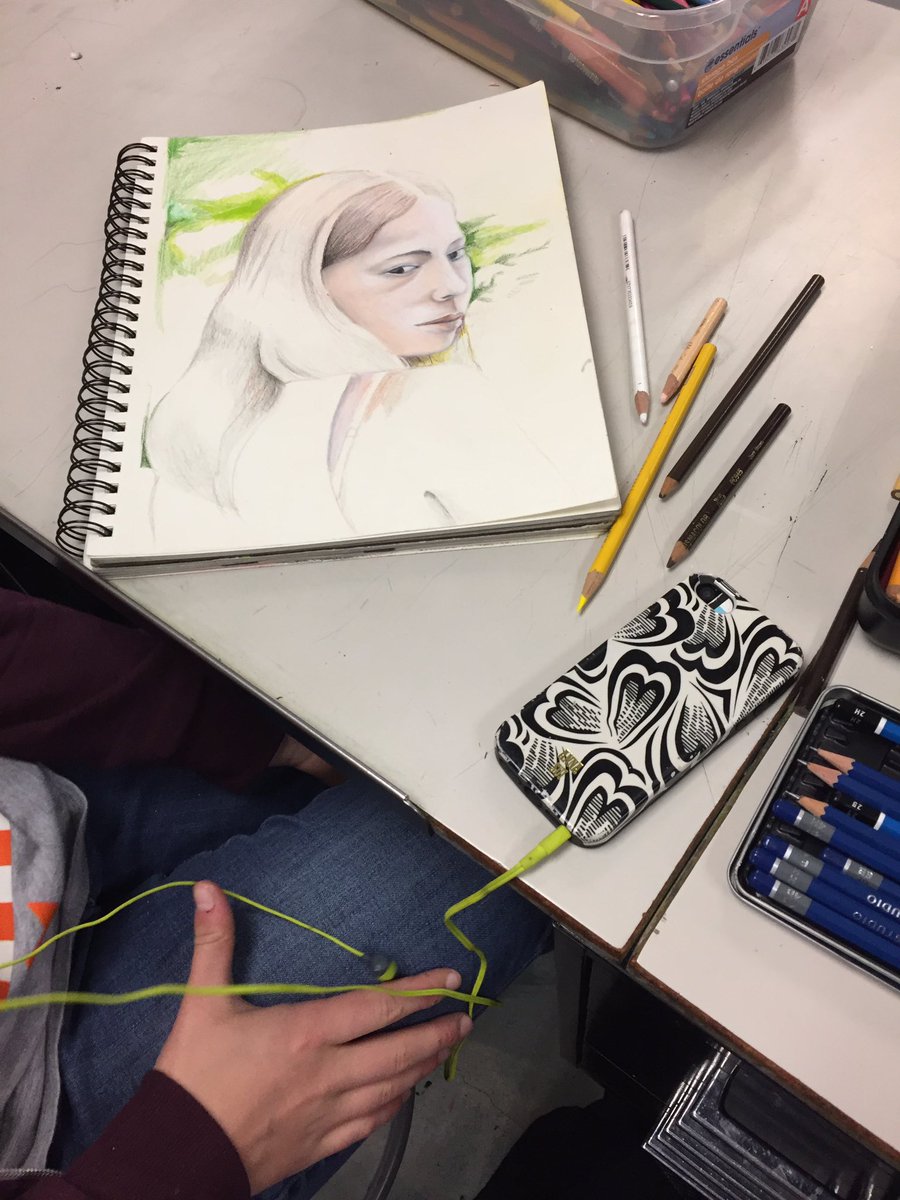 CBHS_VisualArt's tweet photo. Mr. Garner's drawing class plunging new depths with Bokeh (shallow depth of field) drawings! #countdowntoVASE #20daysandcounting https://t.co/uhi8pdUaJk