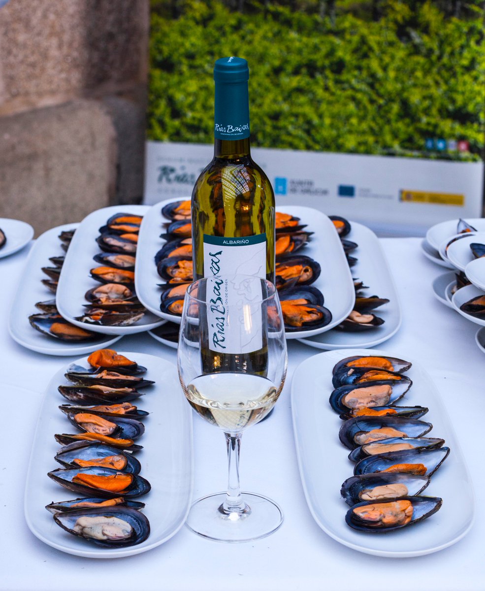 AlbarinoUK's tweet photo. “The perception of Albariño in the UK has come on leaps and bounds in recent years and is increasingly becoming a ‘must’ for wine lists in the premium on-trade – it’s Spain’s most distinctive white wine"  says @harrikini  and we COMPLETELY agree :-) @Rias_Baixas @Mar_de_Frades https://t.co/qXneJGlnid