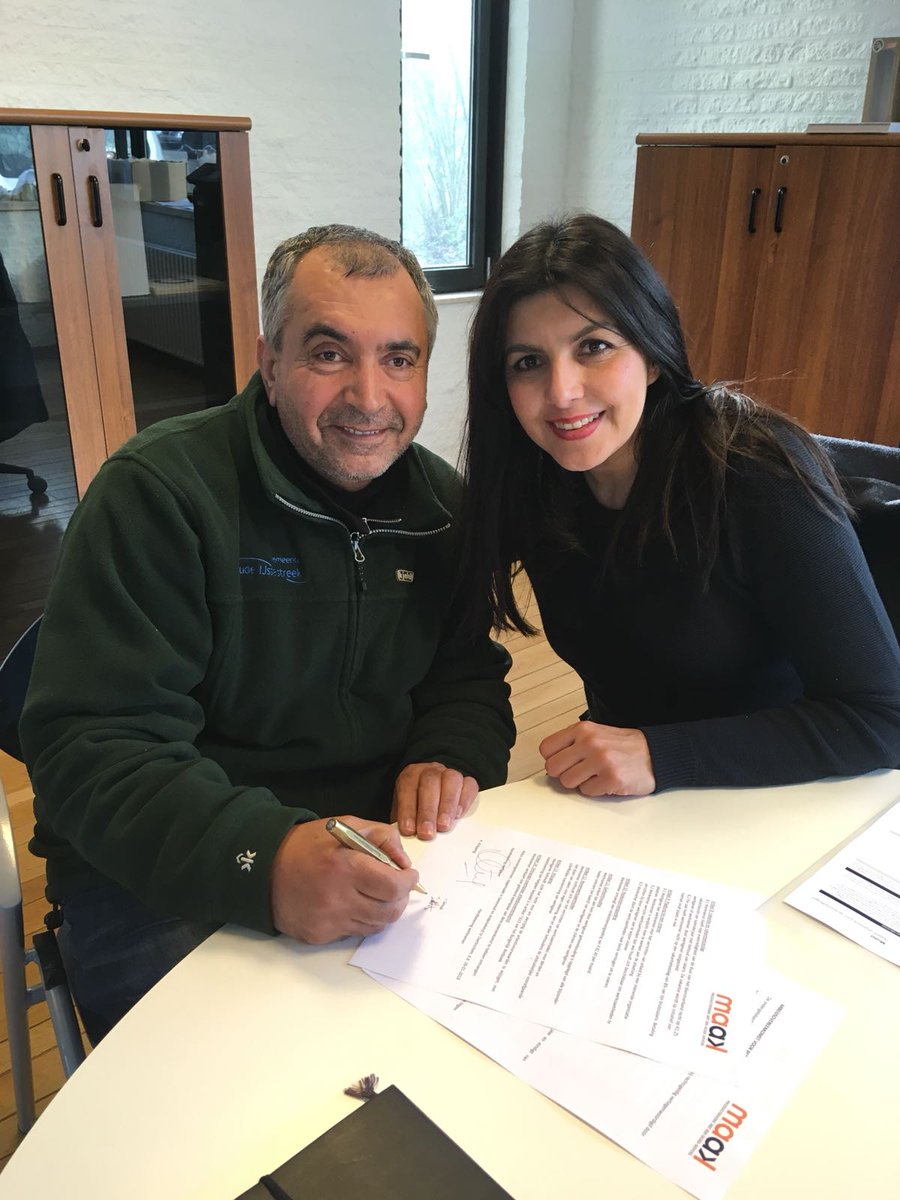 BW_Oost's tweet photo. En we blijven successen boeken bij BW Oost, weer 2 gemotiveerde mensen een contract getekend vanuit een werkfit traject. Gefeliciteerd! https://t.co/ZpBKMshLXS