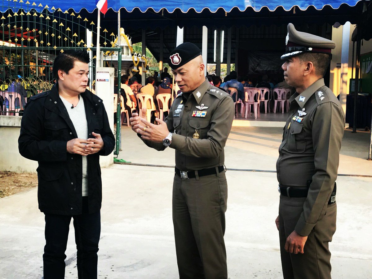 ImToey23's tweet photo. วันที่ 5 ก.พ.61 พ.ต.อ.ธรรมจักร คงมงคล รอง ผบก.ภ.จว.อุบลราชธานี
ได้เป็นประธานเปิด โครงการปักกลด โดย สภ.ห้วยขะยุงร่วมกับฝ่ายปกครอง,ทหาร ,ผู้นำชุมชน และชาวบ้านถ่อน ม.2 ต.ท่าลาด อ.วารินชำราบ จ.อุบลฯ โดยร่วมเสวนาเกี่ยวกับแนว ตามโครงการฯดังกล่าว @dumrongsak3 @PoliceRegion3 @ubonpolice https://t.co/JmPrglYQb5