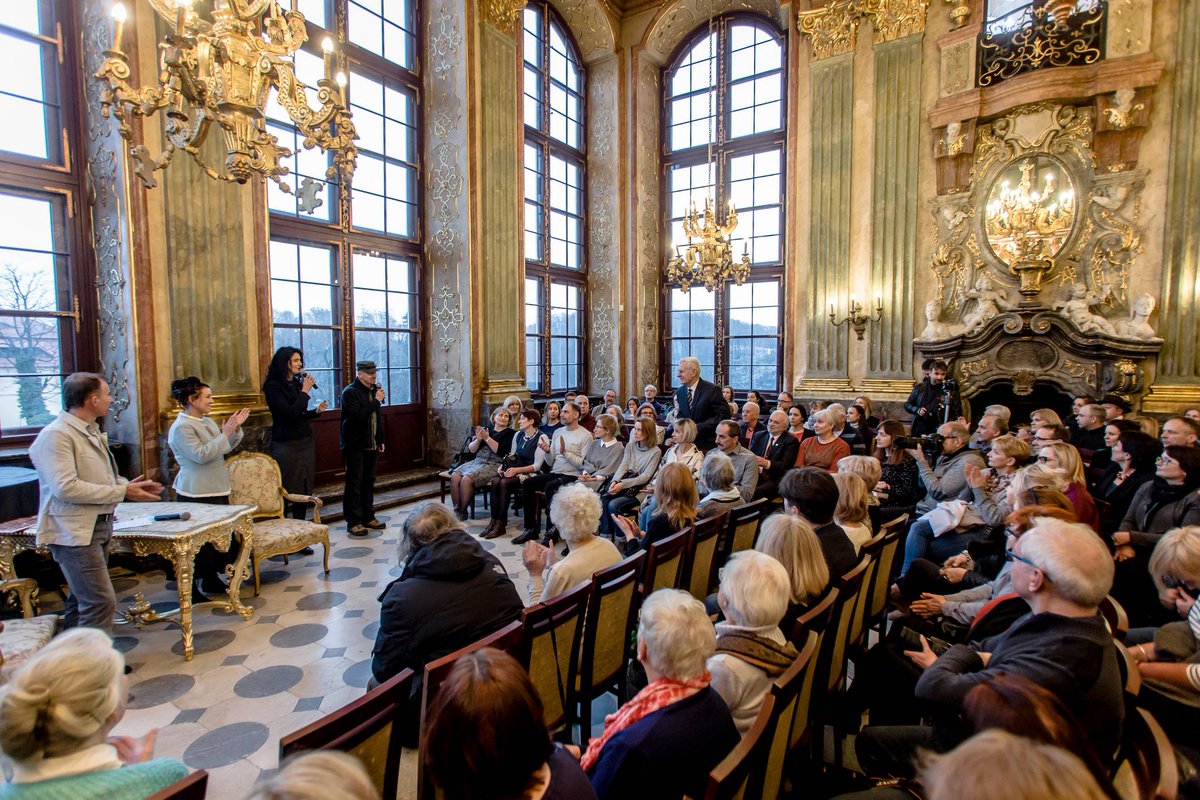 Zamek_Ksiaz's tweet photo. #OlgaTokarczuk was a guest at II Wałbrzych Weekend of Photography in #KsiążCastle. She's a writer and essayist, honoured with the 2008 Nike Literary Award, and one of #Wałbrzych's Ambassadors.
  #zamekksiąż #książ #weekendfotografii @AZabska https://t.co/WgXXqfibY4