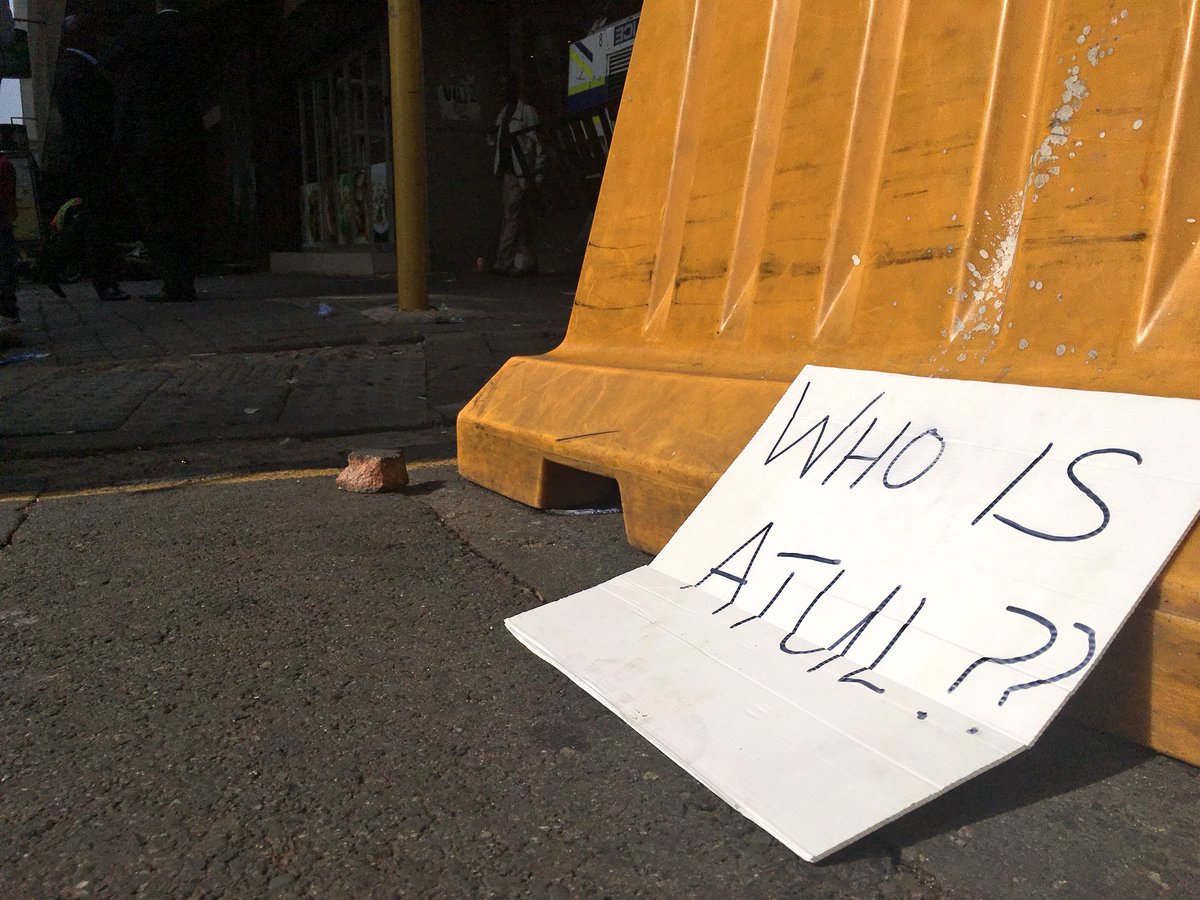 TheMikeAppel's tweet photo. The aftermath of a busy day. Last live crossing from me at 16:30. #DefendLuthuliHouse #BLF @eNCA https://t.co/kulaff720S