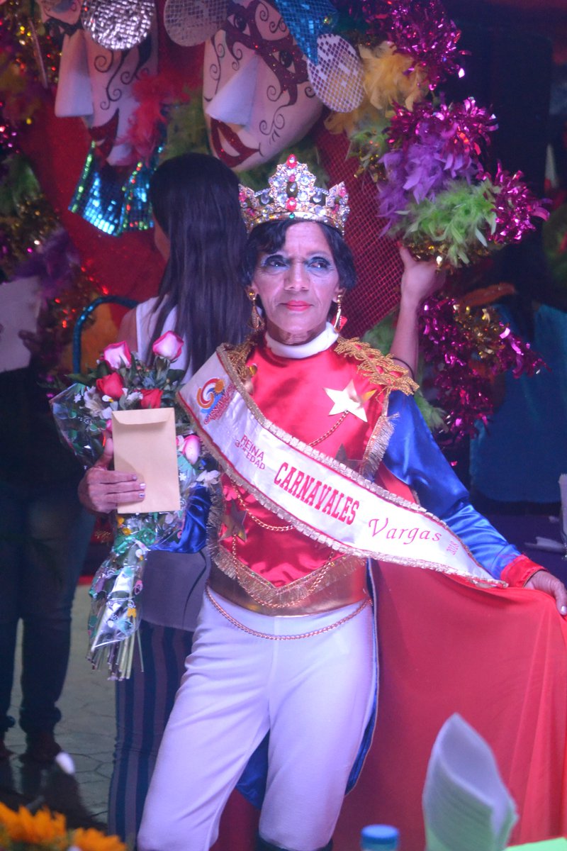 parrandeandogab's tweet photo. Vargas tiene reina de la 3edad y es de la parroquia Caraballeda. #EnVargasViveElCarnaval. https://t.co/f2pKKbbkMj