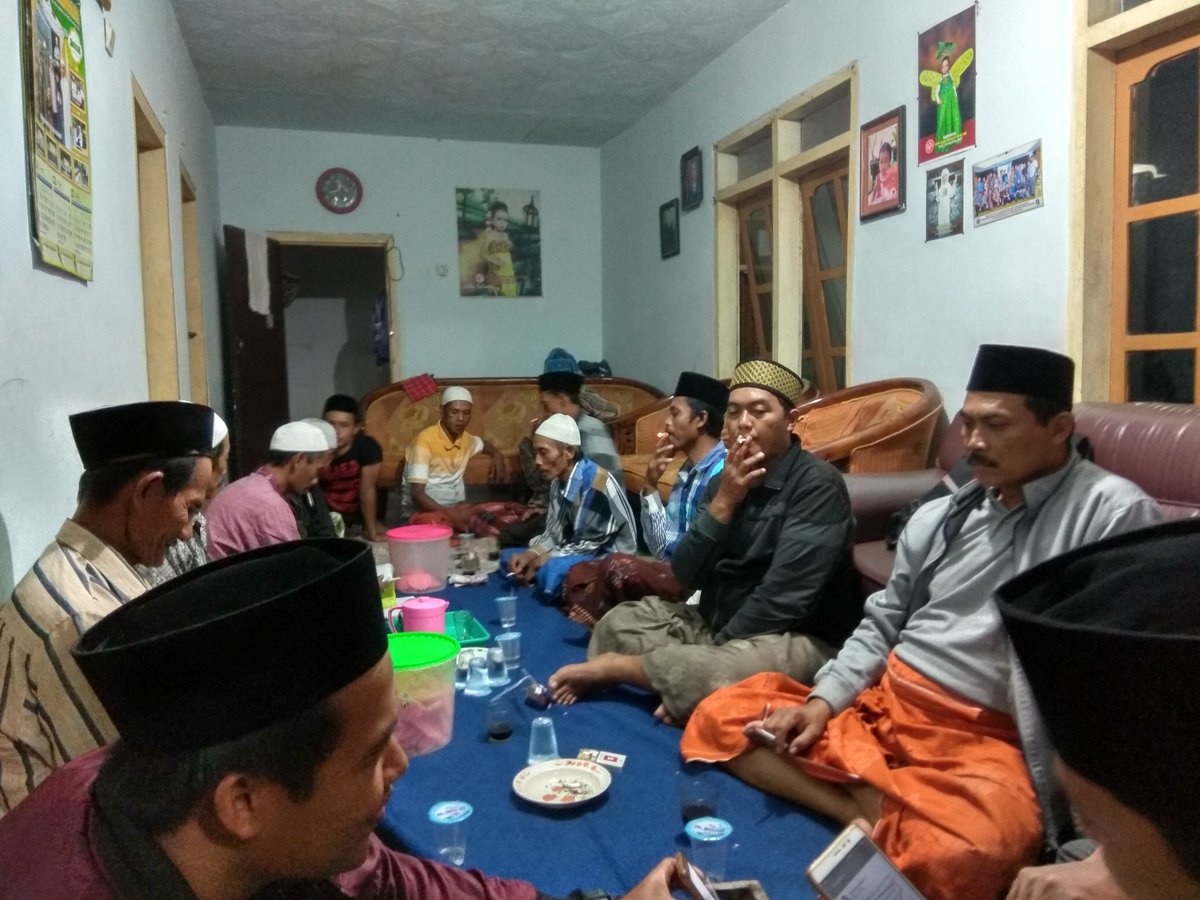 Murkahe111's tweet photo. Istiqosah pendamping, demi desa. @jokowi @EkoSandjojo @AhmadErani @agusfathorrosi @DewantoAndry @fourzanitongjay @IwanAj25 @imronbiz https://t.co/gluqsjmk2y