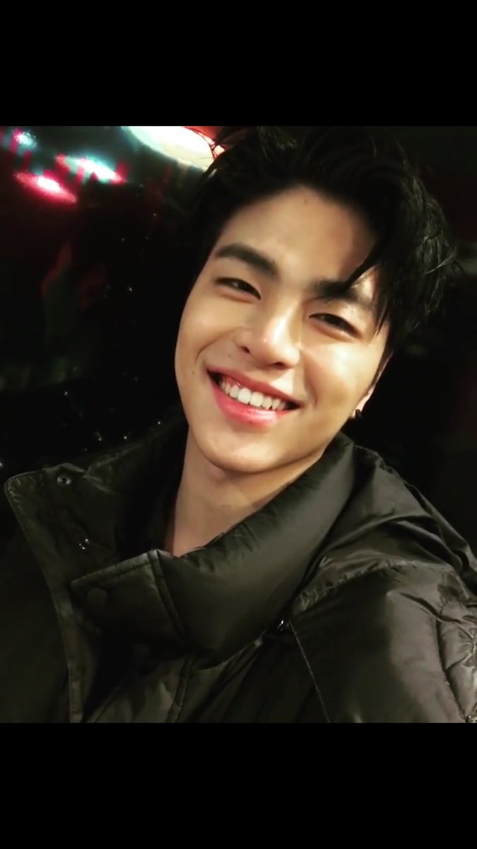 junextian's tweet photo. ohmygod Junhoe 😭😭😭 https://t.co/yrBpa6GBCk