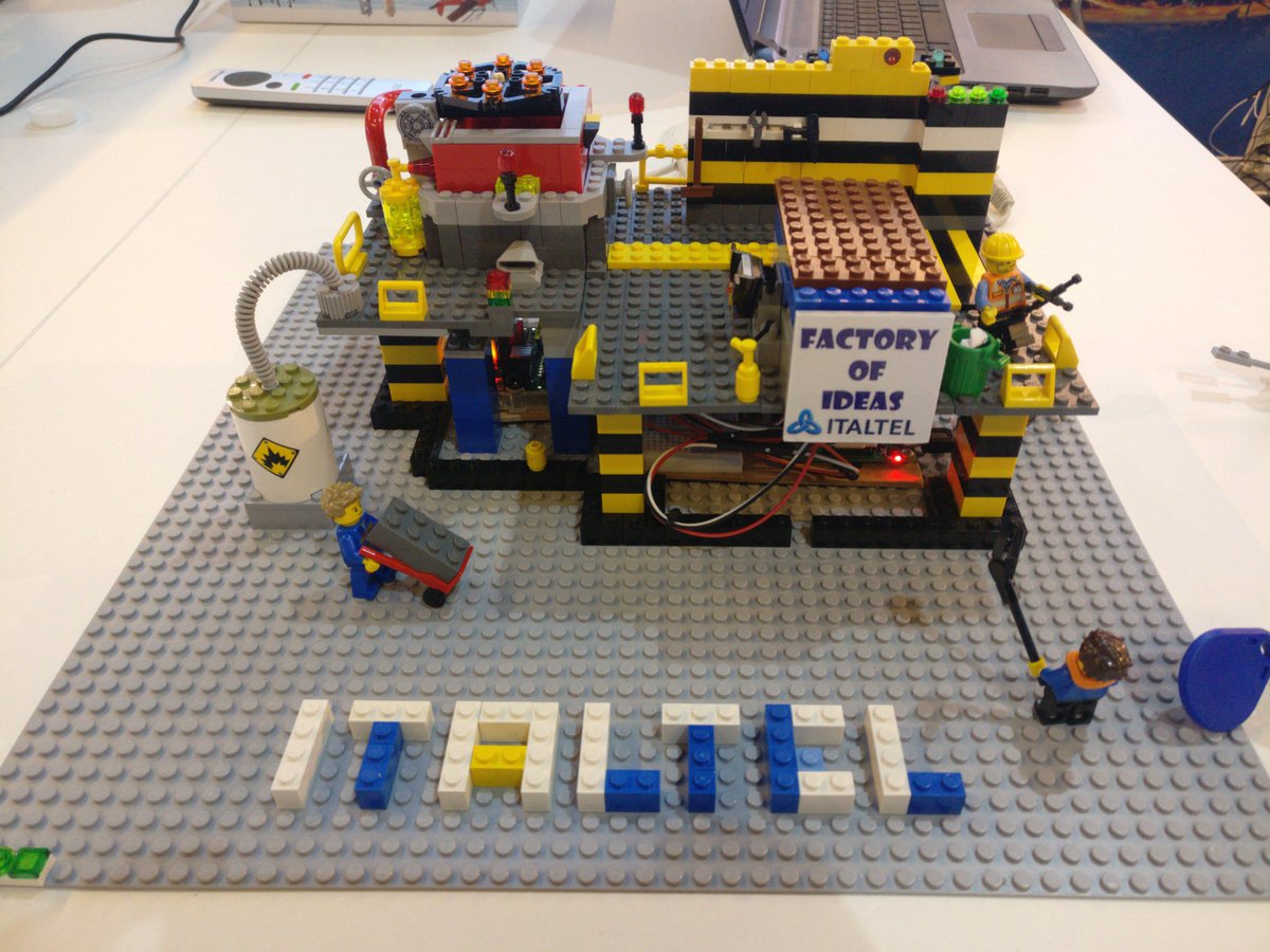 Italtel's tweet photo. #CLEUR #CLEUR2018 : Italtel ha presentato nuovi casi d’uso basati sul #DNA Center di Cisco con applicazioni in #Industry40 e #collaboration . Siamo per questo stati definiti da Cisco un “partner modello” nella System Integration! Per info: https://t.co/53Owff4p1d https://t.co/3Ca117UXeY