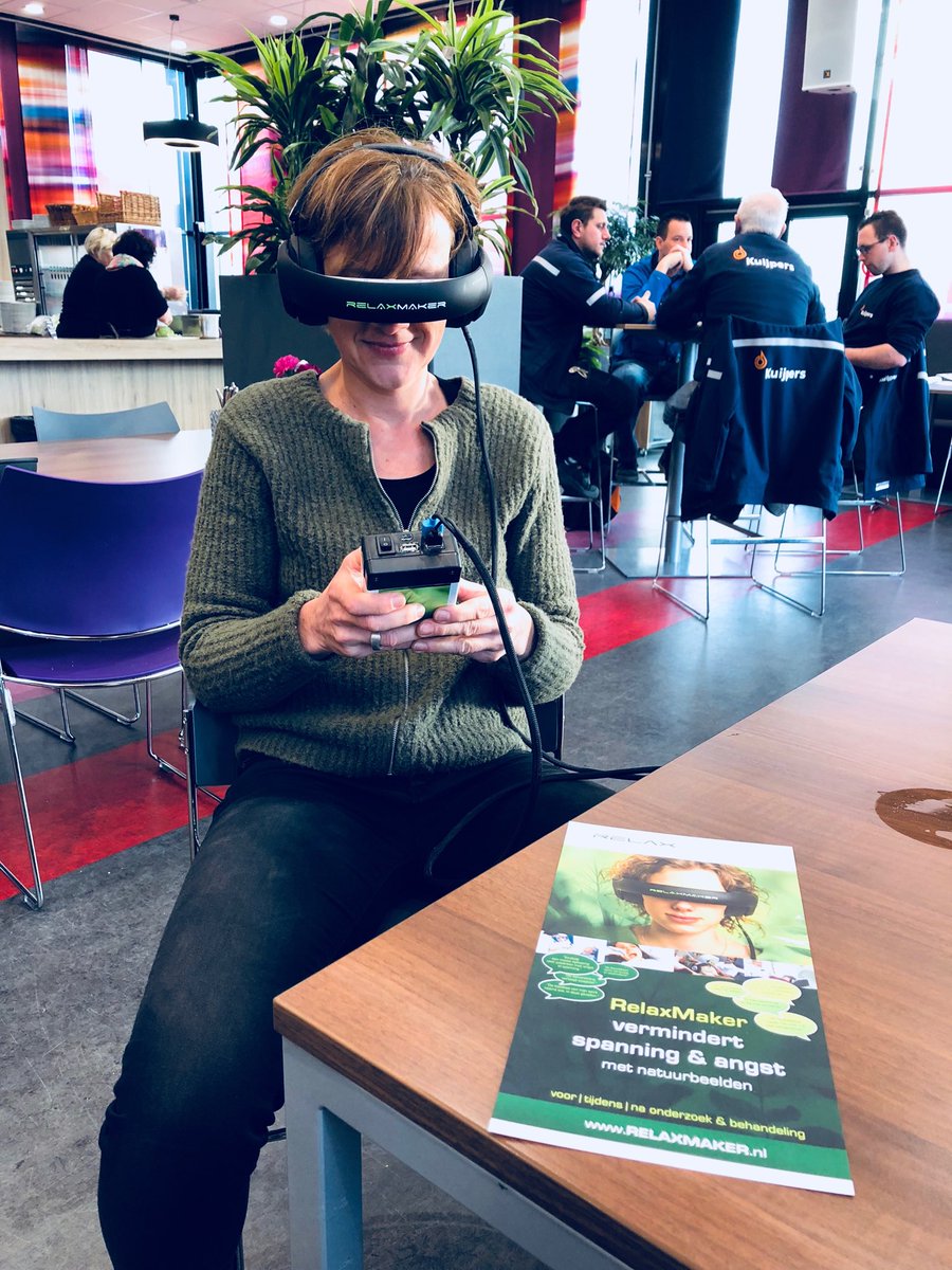 FollowSanneke's tweet image. De Relaxmaker op bezoek @Pluryn met een mooi product om stress te verminderen.