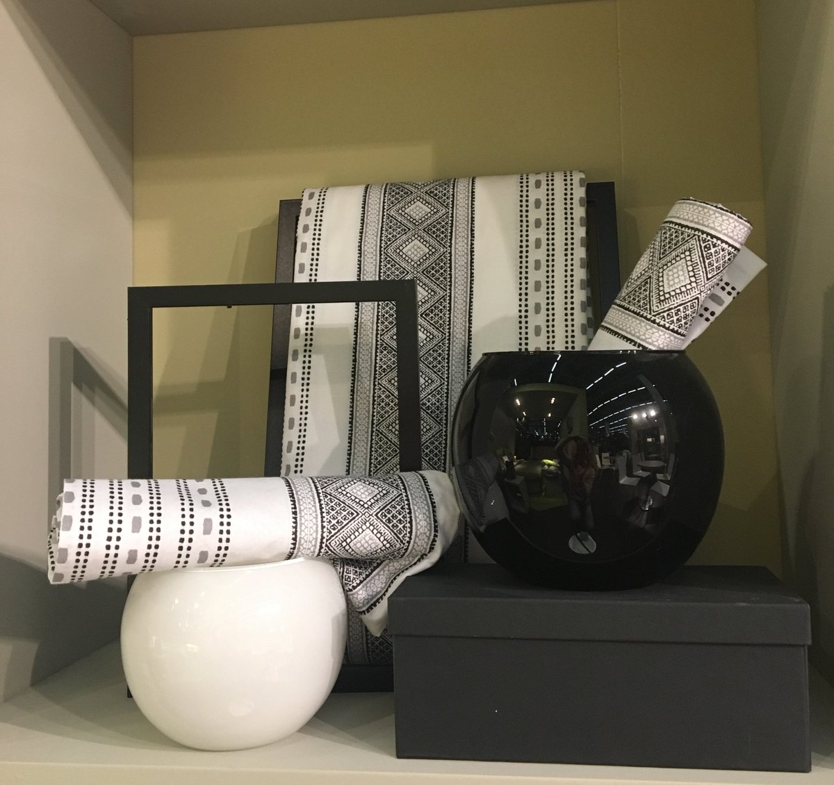 gipetex's tweet photo. L'eleganzaq del bianco e del nero nella stessa fantasia #incas #bianconero #bianco #nero #copripiumino #lenzuola #trapuntino #black #white #duvetcover #quilt #pillow #MadeInItaly #bedlinen https://t.co/i56IOYOK15