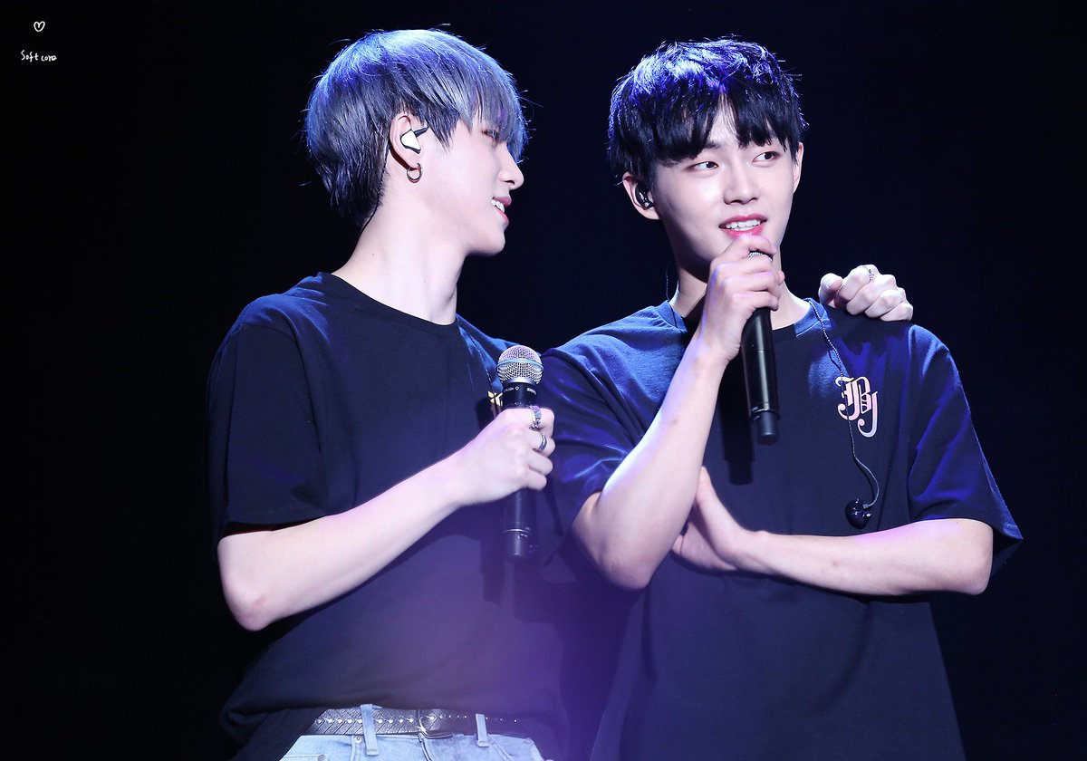 softcore9698's tweet photo. 180203 정말 바람직한 콘서트. 잘생긴 애가 잘생긴 애 귀여워하는 귀여운 모습 오래 보고싶당 훙헹훙 ㅠㅠ 
#용국 #김용국 #金龙国 #동한 #김동한 #JBJ https://t.co/7ZNZDLGao8