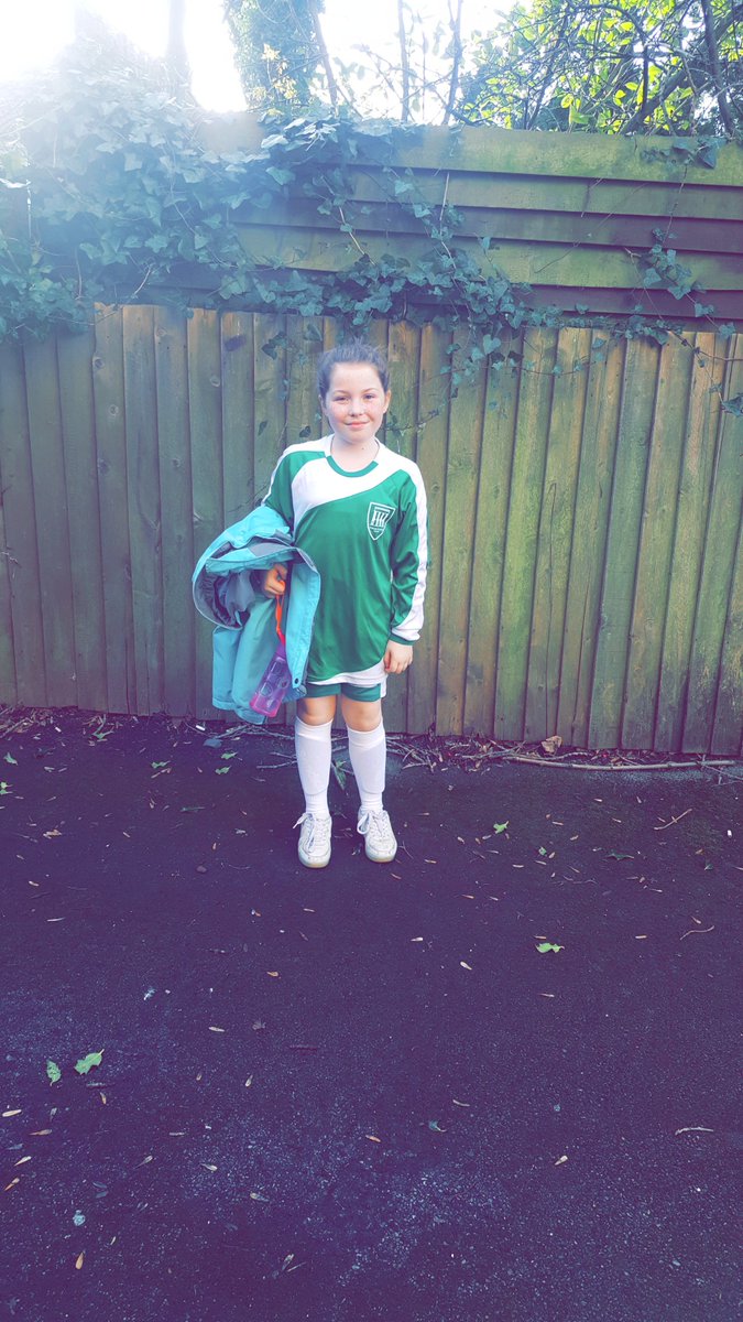 ladymillion_86's tweet photo. #girlsfootball #thisgirlcan @WoodchurchNews https://t.co/6hjaBRLWjK
