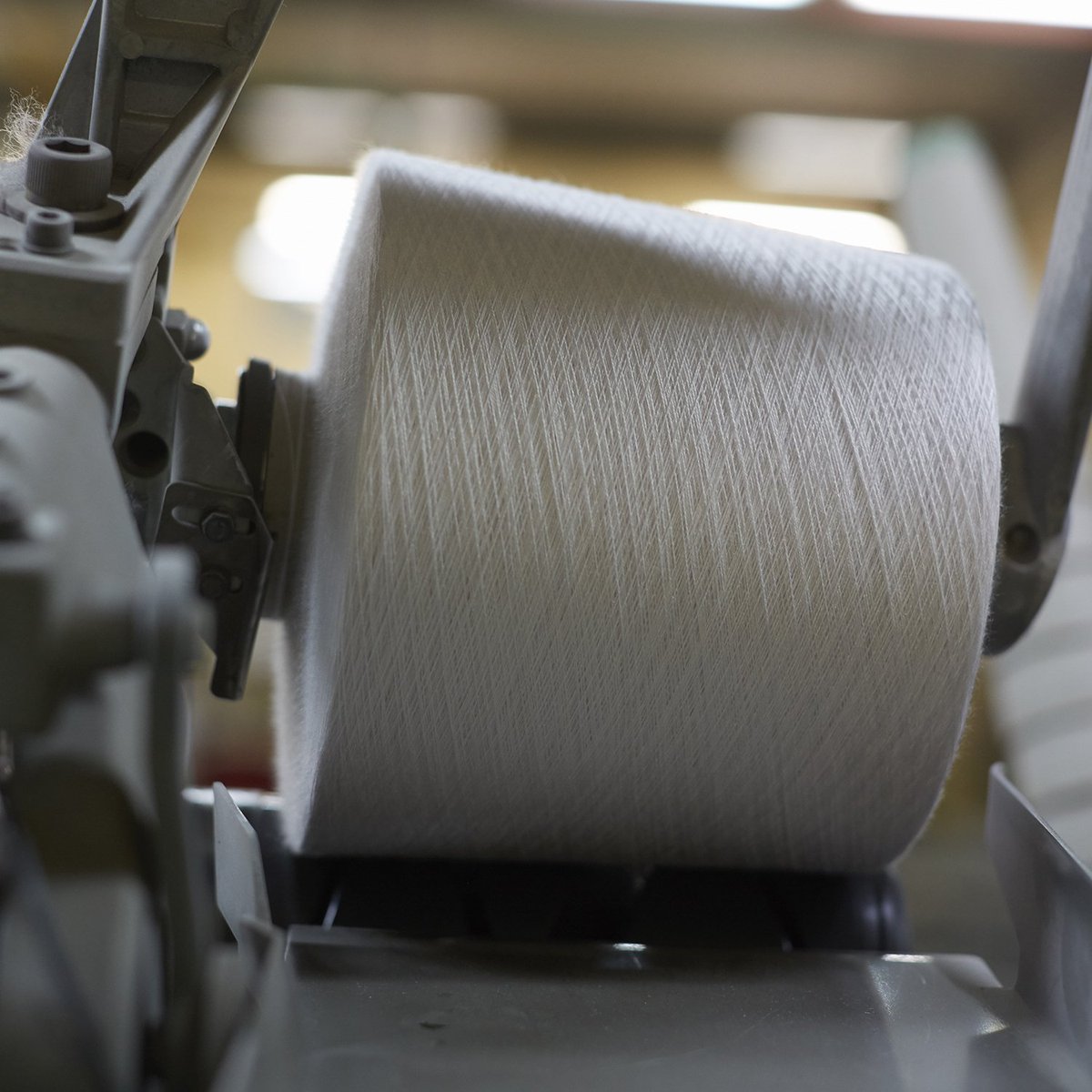 Instead of sending the left-over yarn from the end of the spools to outside recycling centres, we use them in-house to make Replay fabric. The yarn is re-twisted, making it thicker. This gives the final weave an attractive creped surface.