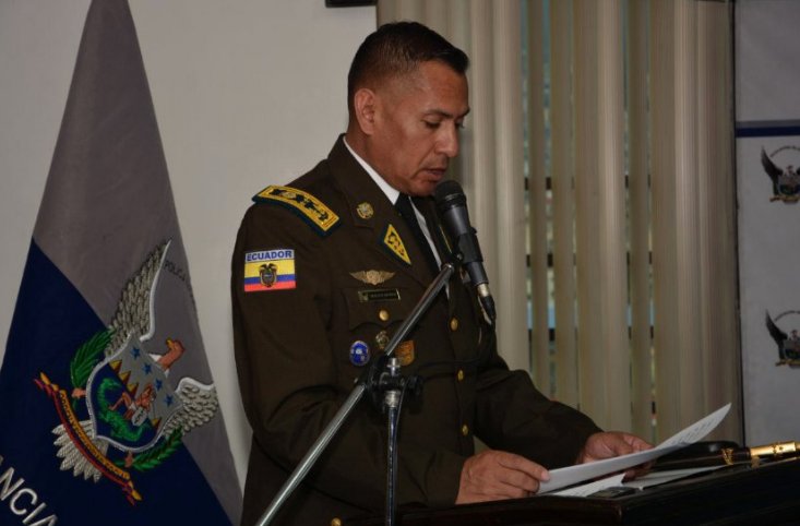 MinGobiernoEc's tweet photo. #GradJaramillo: "Trabajaremos, apoyaremos y posicionaremos a la noble institución policial. Con este ascenso confirmamos el compromiso de servir a la ciudadanía". #BienestarPolicial https://t.co/n1Edvs8KCE
