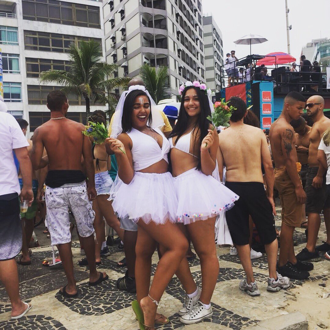 Cataldinhaa's tweet photo. As noivinhas que vocês respeitam! 👰🏻💍💐💥 https://t.co/cdnNpZoUIj