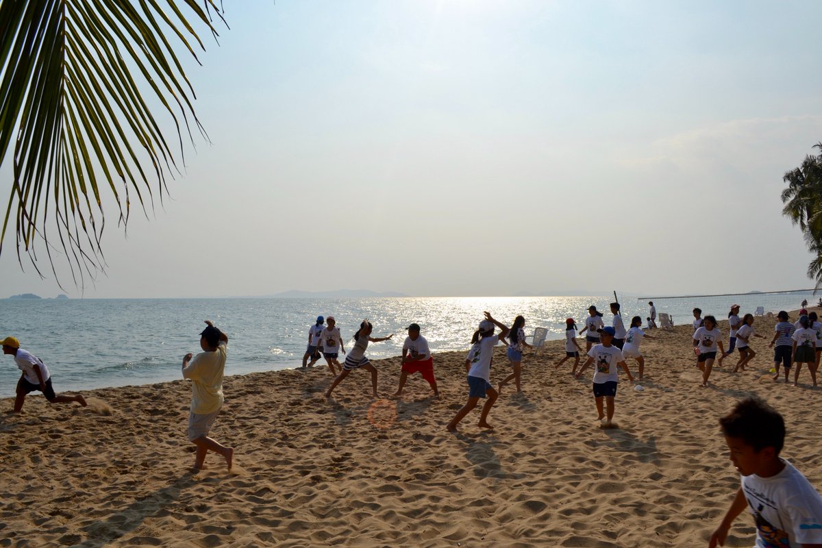 HarrowBKKPrep's tweet photo. A fantastic afternoon of beach games in the sunshine #Expedition  #housegames #turtlegames https://t.co/5Upf7qg5Ts