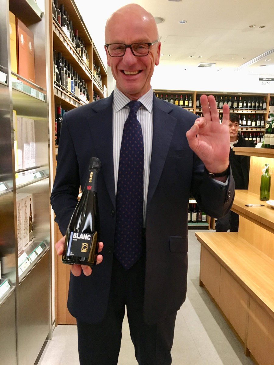 Egon Müller - who produces Germany's most acclaimed #Riesling - loves the #ExperienceHenriGiraud👌
« New Generation » back labels are arriving with the logo 👌 combined with a QR Code which redirects you straight to the full molecular analysis of the #wine
#Revolution