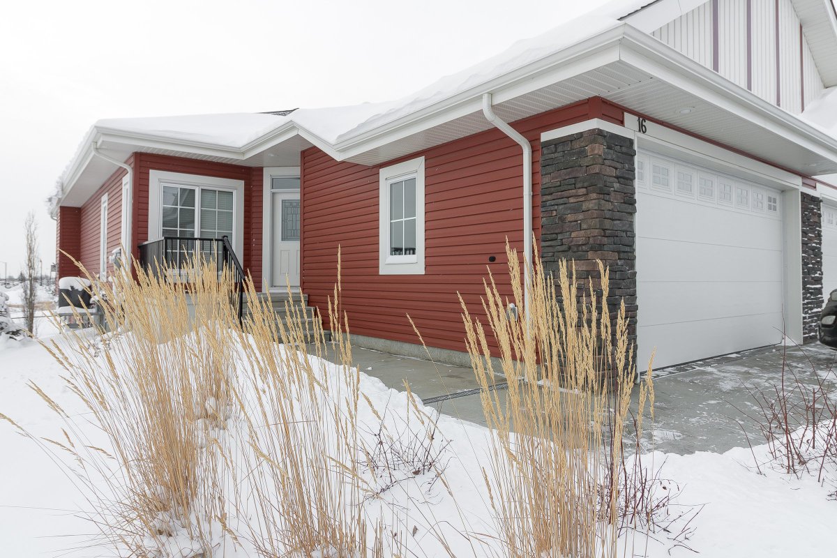 BrianM_Photos's tweet photo. https://t.co/cRT5ybbp4H #YEGre #WalkoutBungalow #HalfDuplex #AdultComplex #MLSe4094805 @remaxsta https://t.co/InDezo9DNW