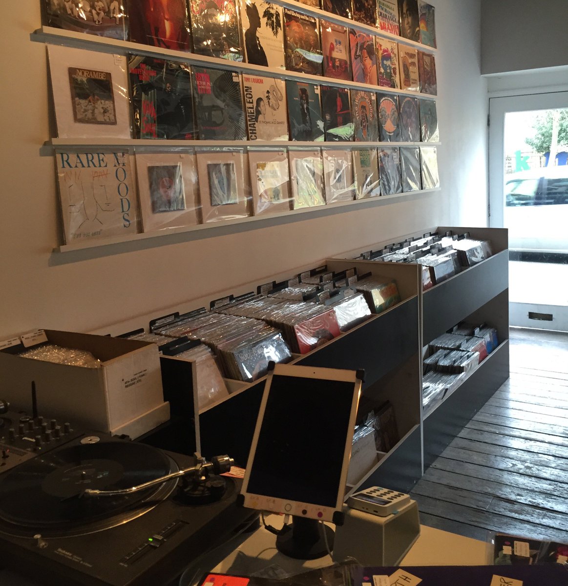 yoyorecordsLDN's tweet photo. A cold Monday in London town, but we have some things here to keep us all warm ;) βοΈ #ourshop #storeview #recordstore #ditc #originalpressings #vinyl #records #cosmosrecordslondon #cosmosrecords @CosmosRecords https://t.co/dPfg6QBV5R