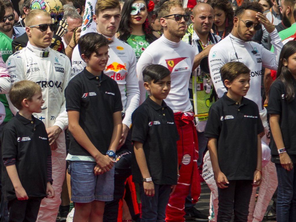SkySportsF1's tweet photo. Grid Kids to replace Grid Girls from the start of the new 2018 F1 season

https://t.co/lE9EzgjCuk https://t.co/arj4hWVDpl