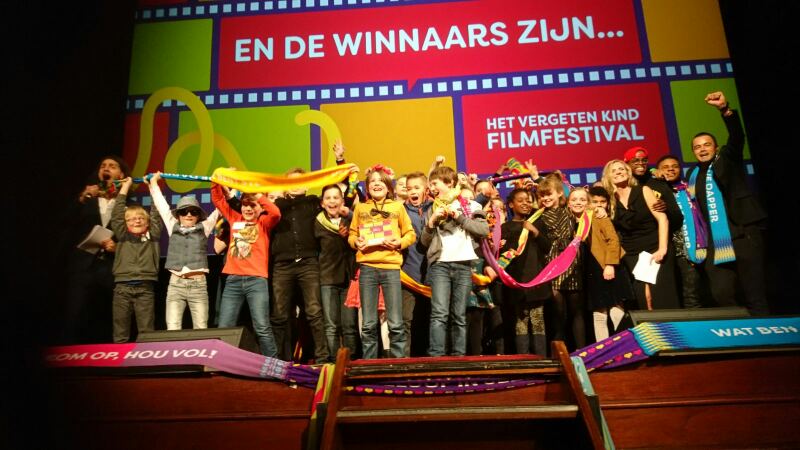Openb_Onderw_Gr's tweet photo. Borgmanschool en Kopland winnaar landelijke ‘Vergeten kind filmfestival’ 2018 #hetvergetenkind #bestefilm #trots https://t.co/q4e41rJHOF https://t.co/z1LhoRNIEk