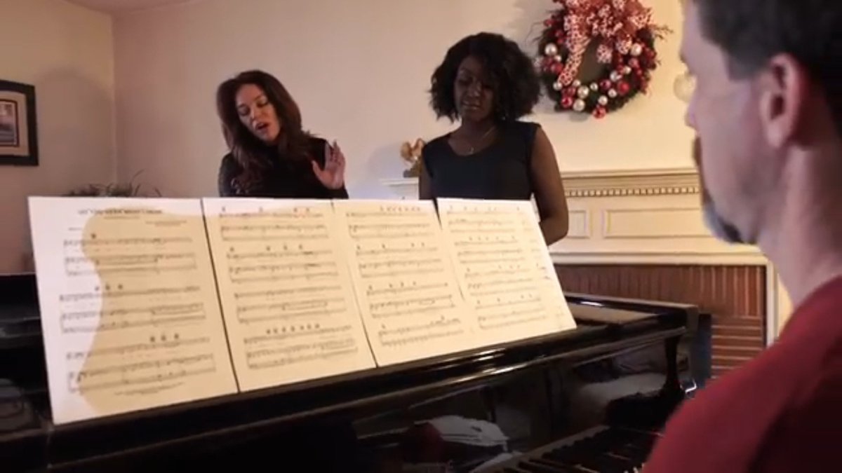 ImAprilDiamond's tweet photo. it's #MusicMonday woo 🤩 getting ready for #SingToMeWednesday!! Record yourself singing 30 seconds of your favorite song chorus and tweet it to me on Wednesday. I'll be sharing your videos. Can't wait to see! https://t.co/PS8Ffr6s1o