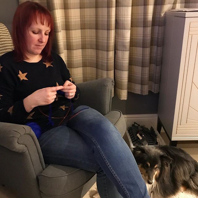 Shinybees's tweet photo. Cracking out a swatch with the help of Bowser. #knitting #knitlove #knittersofig #knitlikeyoumeanit #swatching #jumperknitting #shinybees #shinybeespodcast #knittingcorner #knitstagram #knittinglove #knitwear #handmadewardrobe #do⦠https://t.co/zhVhqKw4sv https://t.co/BbL134rEZe
