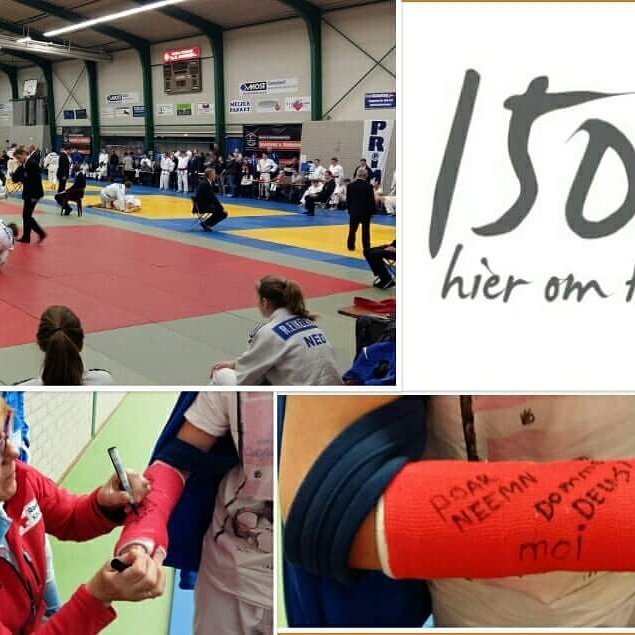 RKVechtdal's tweet photo. Zaterdag stonden onze #vrijwilligers op het judo toernooi Slagharen. Tja soms gebeurt er wat. De judoka kwam vrolijk terug en mocht onze Tineke een krabbel zetten op het @RodeKruis rode gips. Wij wensen hem een spoedig herstel. #EHBO #Evenementenhulp #vooralsnodig https://t.co/a9sBzmTKwS