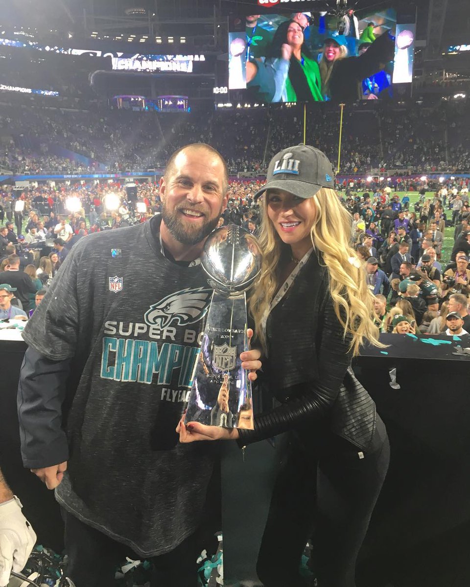 sportingnews's tweet photo. Eagles long snapper Jon Dorenbos was traded in August, but the trade was voided after doctors discovered he had an aortic aneurysm.

His career was over, but after spending 11 seasons in Philly, team owner Jeff Lurie told him he’s still getting a ring. https://t.co/nUEMxRSdLm https://t.co/7cJtW6Fks8