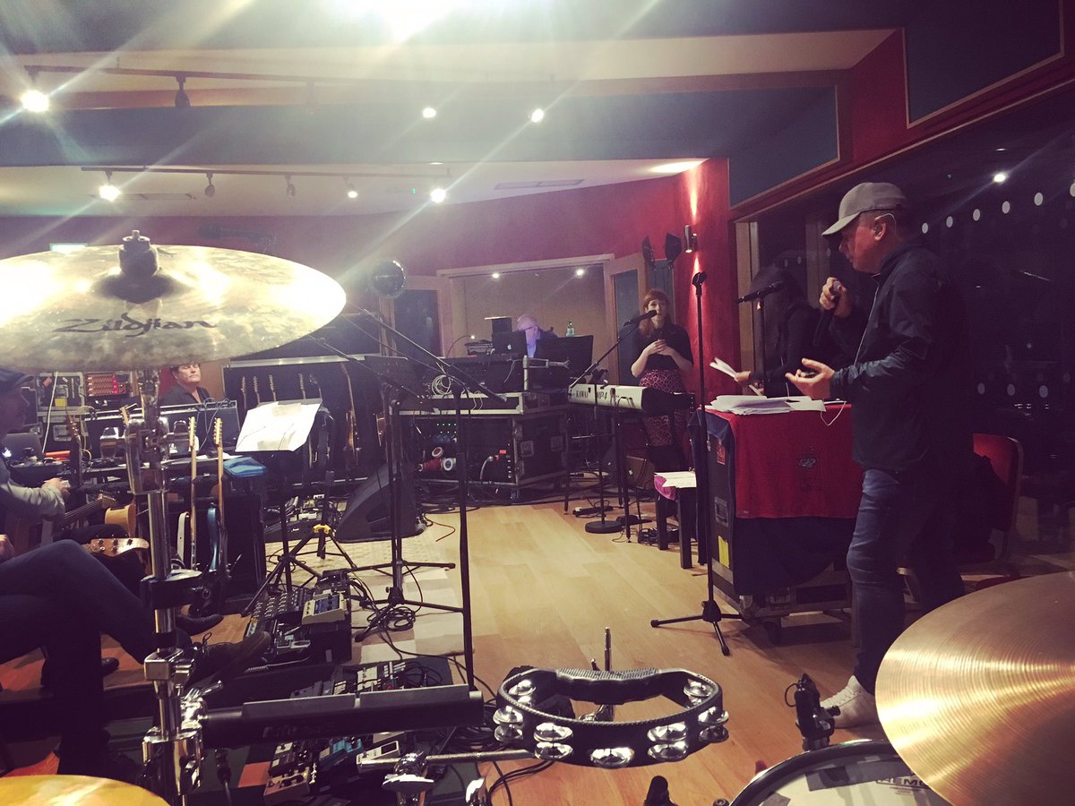 In Glasgow &amp; back to the office 🥁 #rehearsals #simpleminds Can't wait for you to all see the show!! 🙈🎉