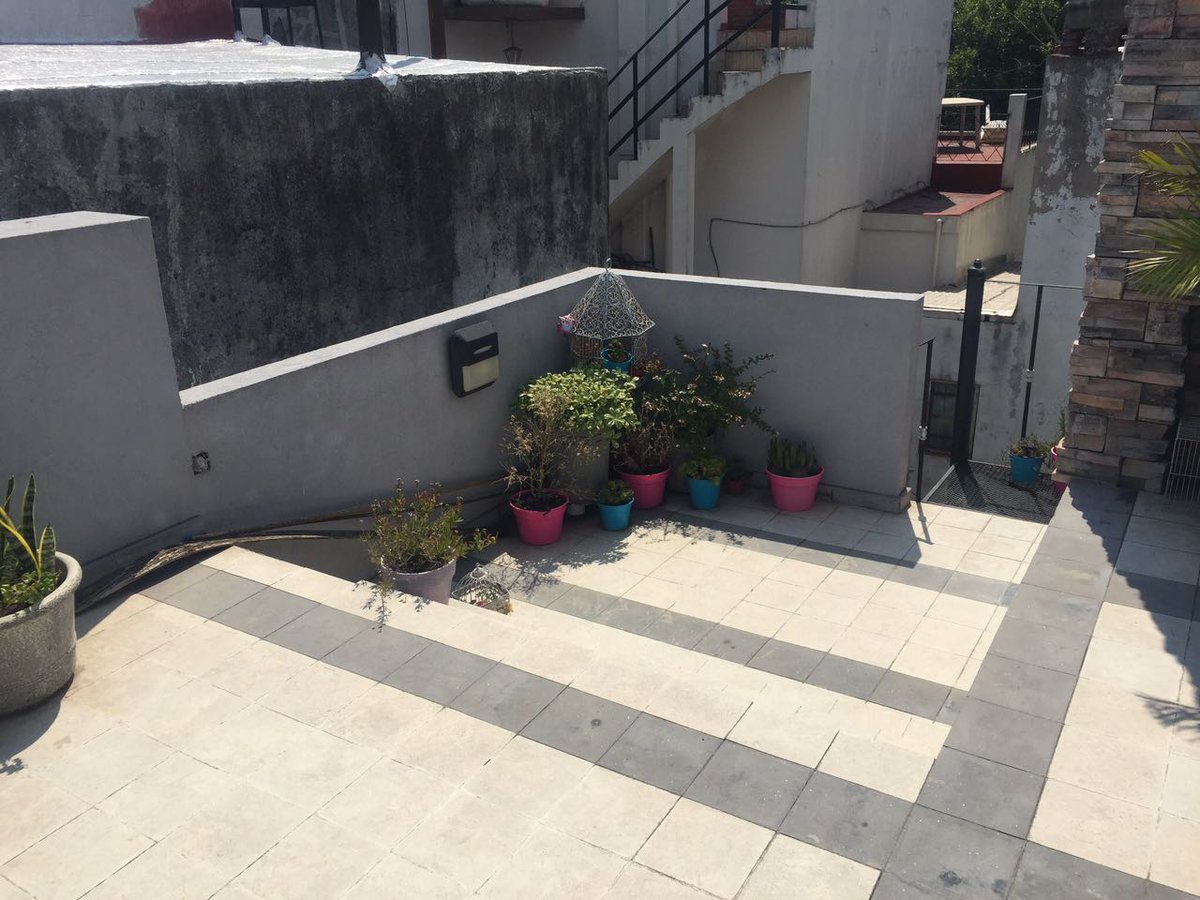 NiroInmo's tweet photo. 🔊#Venta #casa🏡 #4amb en Liniers ⚠️APTO CRÉDITO⚠️
📌Ubicado en Pasaje Leopoldo Atenzo.
Amplio living comedor, tres dormitorios, balcón en uno de los dormitorios, terraza con vista al contra frente, quincho y cochera.
Ficha: https://t.co/tsZRglJAhr https://t.co/npfaQo4ZW6