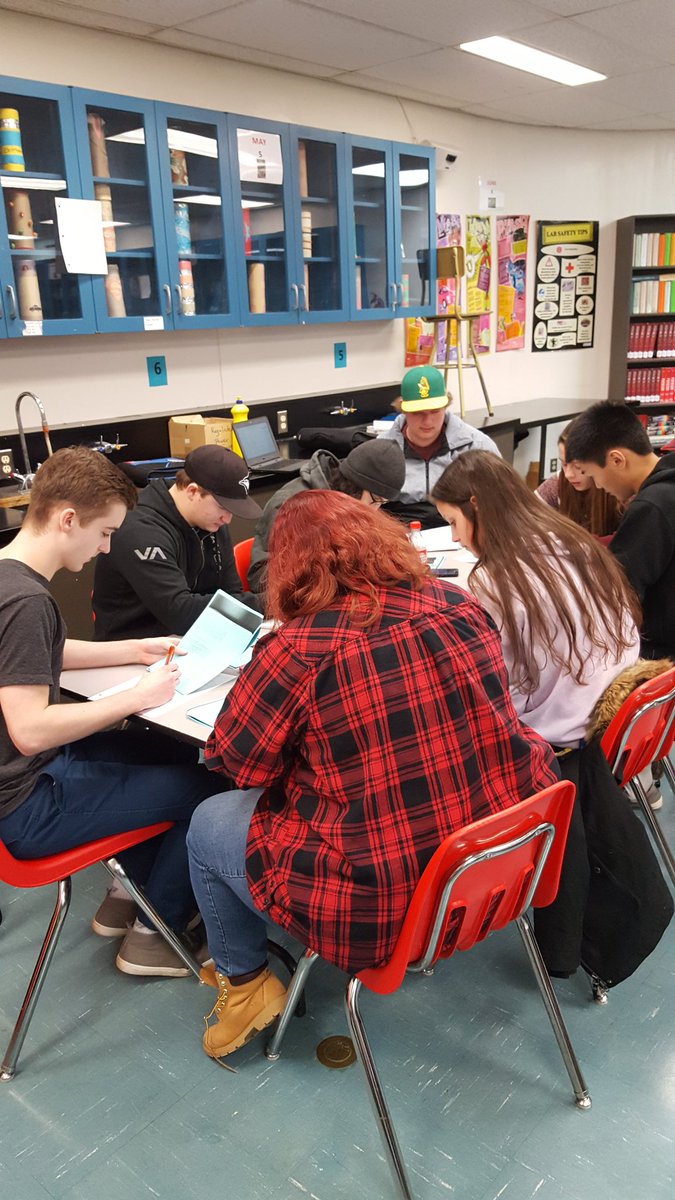 PACarlton's tweet image. Jigsaw in period 4 physics 30.  So much learning about gravitational fields #saderscience