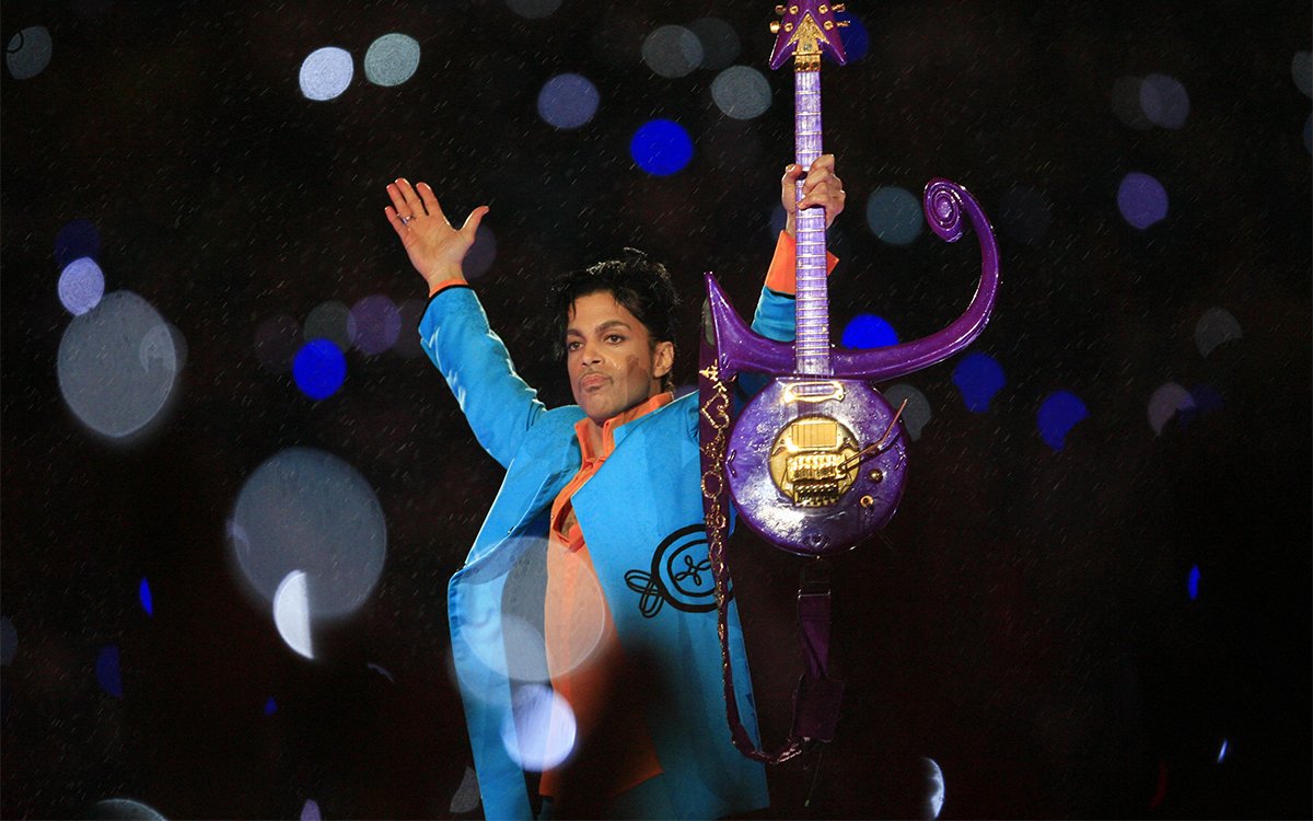 ComedianSHANG's tweet photo. #JustinTimberlake  #SuperBowl2018 #HalftimeShow  Just could not fuck with #Prince &amp; #Princehalftimeshow the Tribute just reminded us how good he was &amp; How average #justintiberlake is...+ we know the shit talking he did about #Prince https://t.co/vbrTLYoqgt