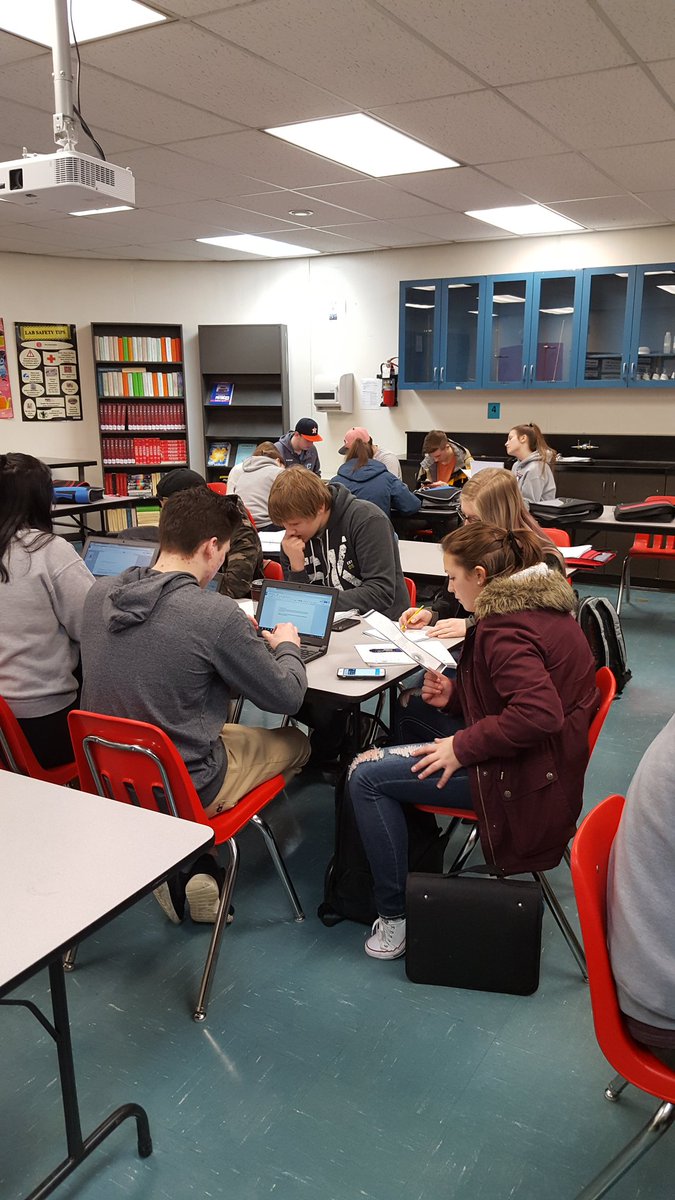 PACarlton's tweet image. Jigsaw in period 4 physics 30.  So much learning about gravitational fields #saderscience