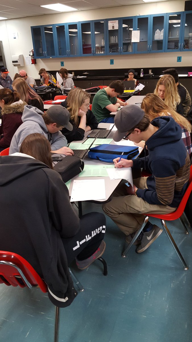 PACarlton's tweet image. Jigsaw in period 4 physics 30.  So much learning about gravitational fields #saderscience