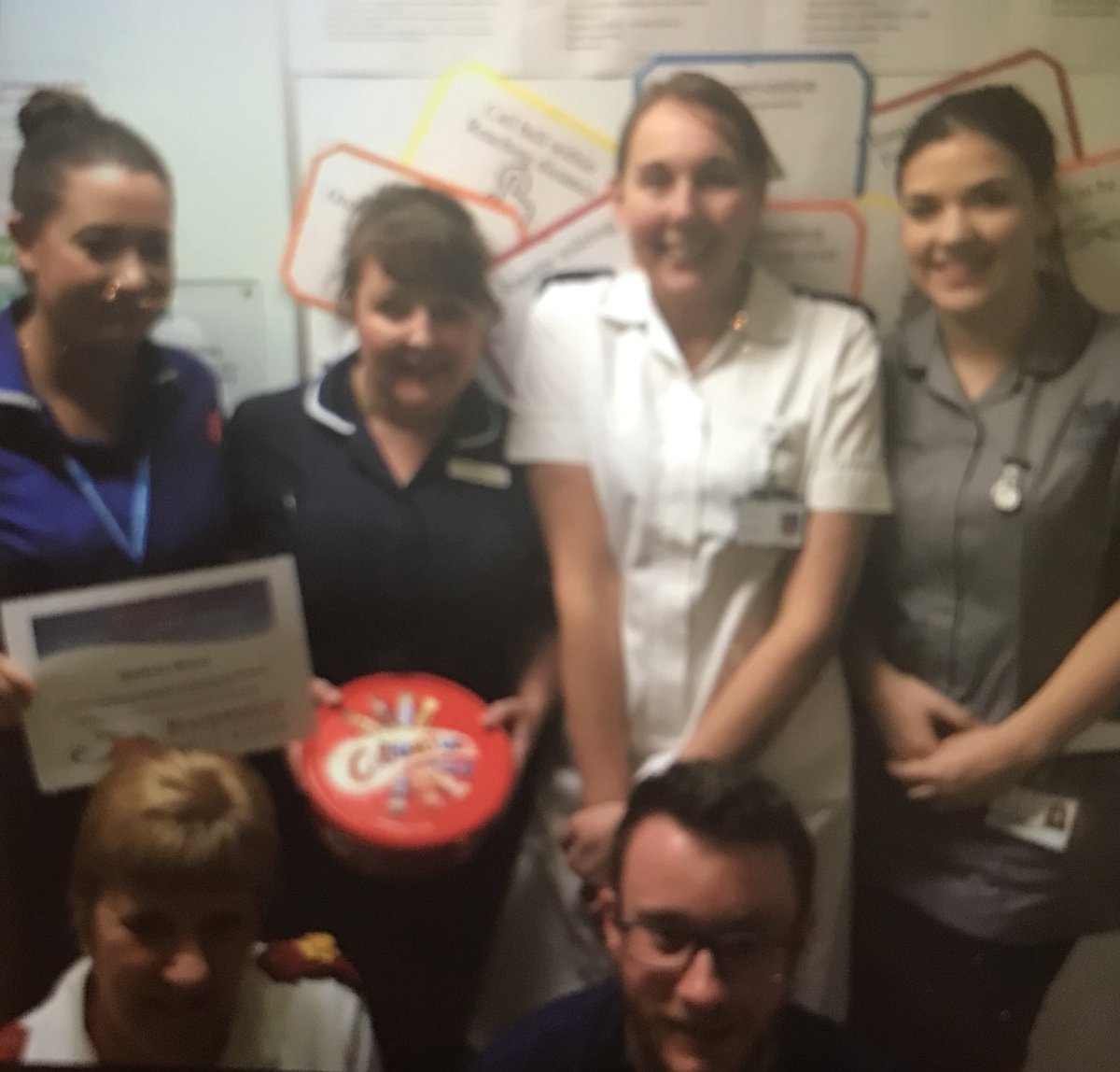 So proud to deliver certificates and chocolates to two amazing wards at LCH. Well done to both teams smashing the sepsis6in60 for Jan 18 #leavingonahigh #keepitup <a href="/ULHT_News/">NHS United Lincs</a>