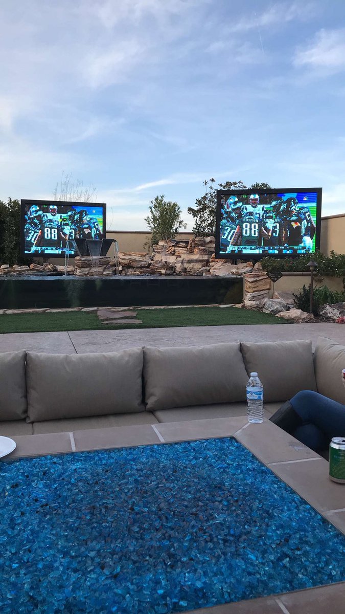 andreramirez559's tweet image. Best way to watch a Super Bowl
#vegasparty #nicefishtank