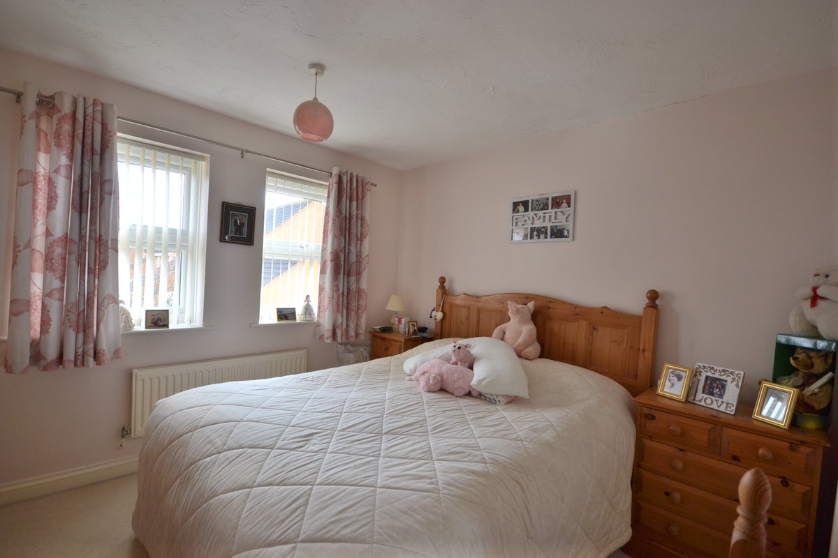New Property: Perkinfield, Terrington St Clement                                                      £199,995
A very well presented 3 bedroom detached house situated in the popular village of Terrington St Clement.
VIEW ALL OF OUR PROPERTIES: rightmove.co.uk/property-for-s…