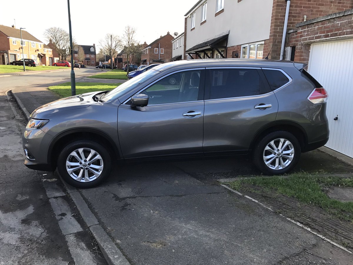 MotorSplash_'s tweet image. Happy Monday everyone! Nissan in today for a mini valet #Nissan #Innsworth #Gloucestershire #Valeting