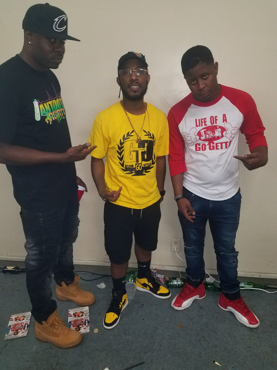 TeamGoGettas's tweet photo. Touch down #WestSide! G Kidd @djtekvybez @djprimetime10 #TeamGoGettas #TeamGoGettasdjs https://t.co/wqAw27zmMu