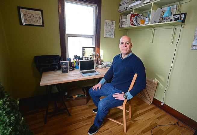 #LovelandCO transplant Douglas Light releases second novel

bit.ly/2GPulfu