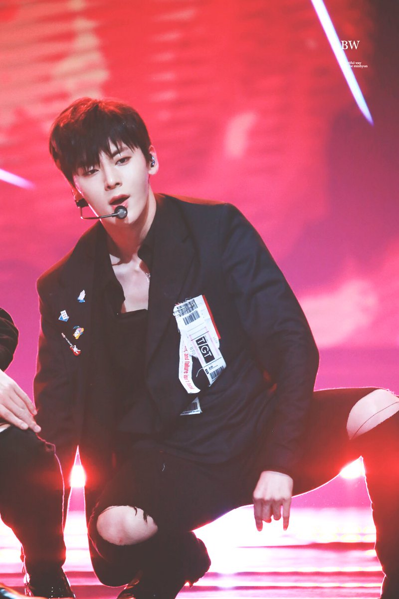 btfway_mh's tweet photo. ✨ you're worth more than gold
#황민현 #minhyun https://t.co/LaqwicY7GQ