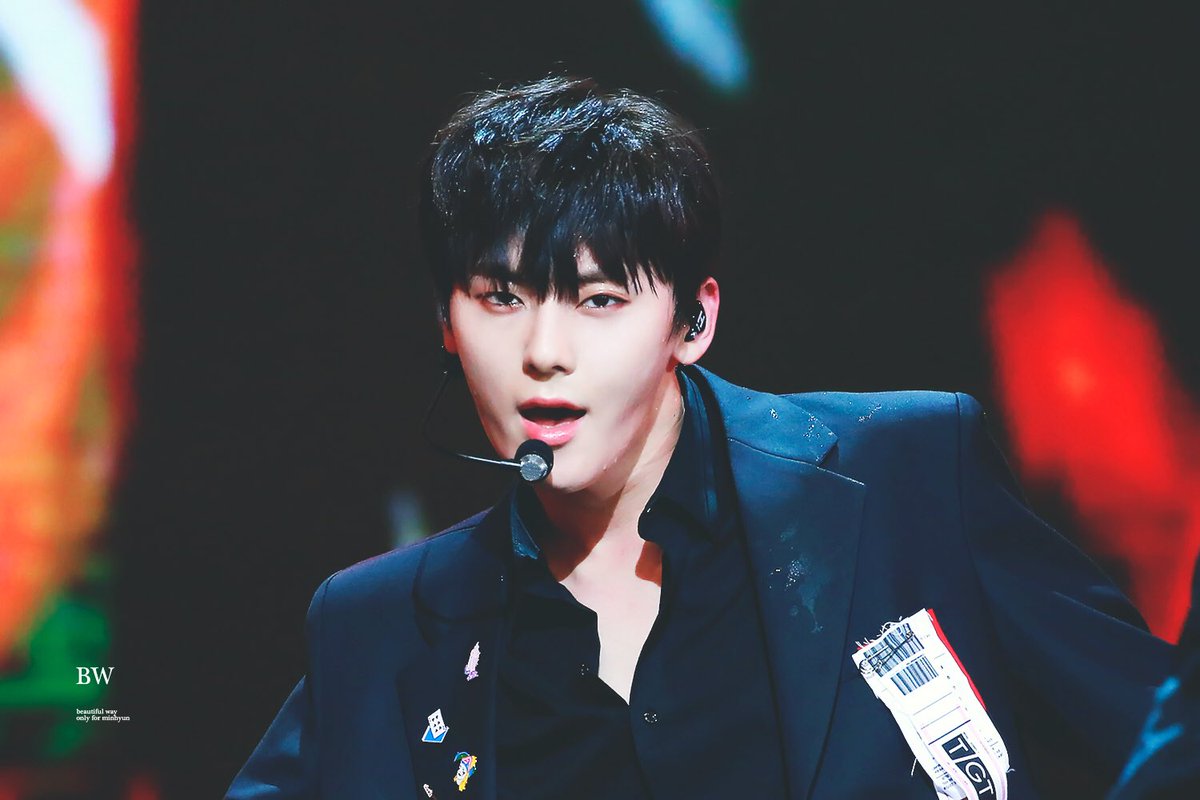 btfway_mh's tweet photo. ✨ you're worth more than gold
#황민현 #minhyun https://t.co/LaqwicY7GQ