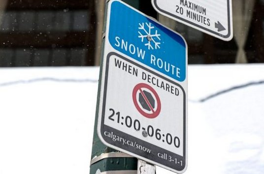 thestarcalgary's tweet photo. If you're reading this, and you park on a snow route, then it's almost time to move your vehicle: https://t.co/l3CCOjK2rg #yyc https://t.co/pgwizEVGFi
