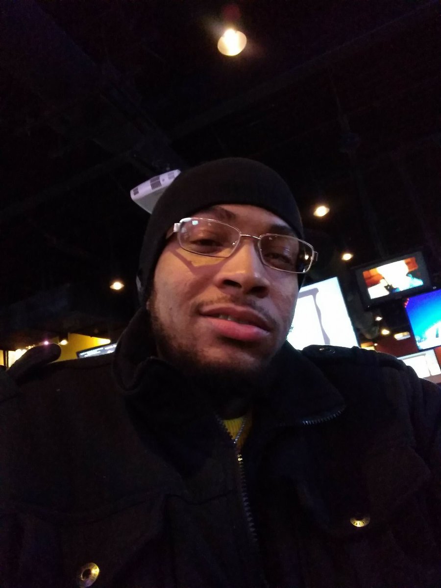 RealWrightWay's tweet photo. Hope I ain't too late 😅#BlackMenSmilling #BlackHistoryMonth #radio #chicago #February #BlackWomenSmilling #BlackLove #blackman #goodmorning #BlackHistory #glasses #twitternews #blacktwitter #YouTube #broadcasting https://t.co/j26qdQ5msT