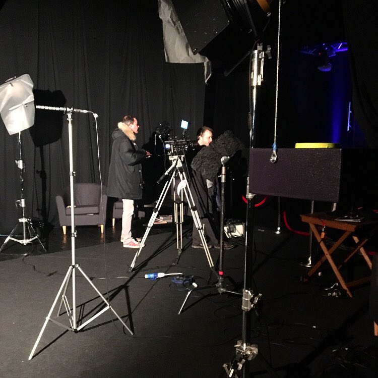 GrooveMeNow's tweet photo. Lights. Camera. Action! 🎬#AllRoadsLeadToKnebworth #HOLAGE https://t.co/cEIRGiweeI